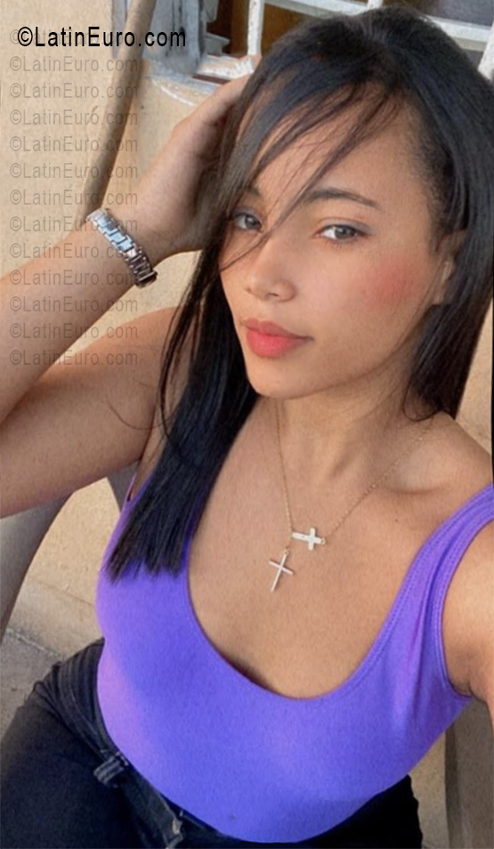 Date this good-looking Dominican Republic girl Jesilyn from Santo Domingo DO56041
