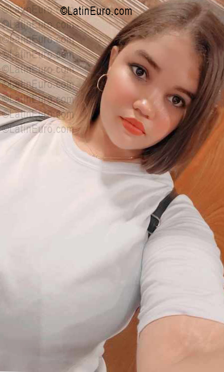 Date this hard body Dominican Republic girl Flori from Santiago DO56053
