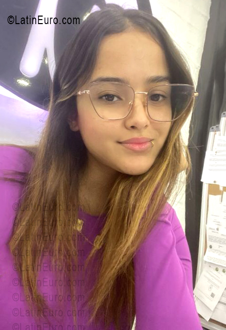 Date this happy Venezuela girl Arianna from Zulia VE5413