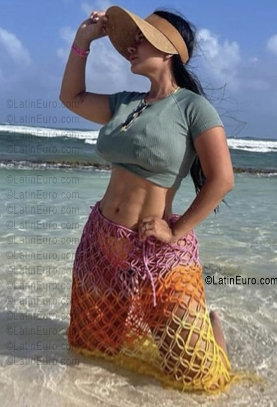 Date this delightful Colombia girl Lizeth from Cali CO33762