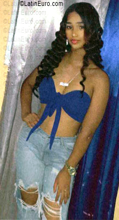 Date this good-looking Dominican Republic girl Emely from Santiago DO56153