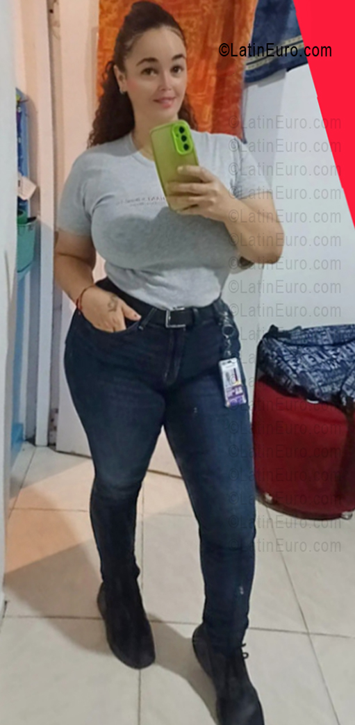 Date this cute Dominican Republic girl Loyda from Monsenor Nouel DO56187