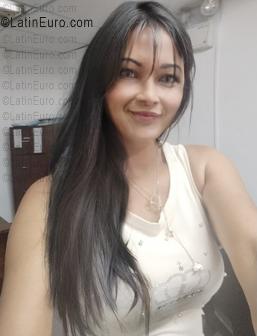 Date this georgeous Venezuela girl Mar from Caracas VE5509