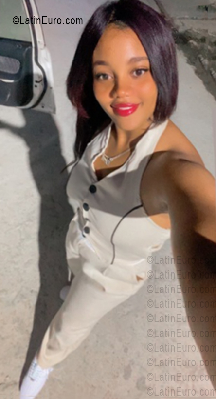 Date this attractive Dominican Republic girl Crisnabel from Santo Domingo DO56265
