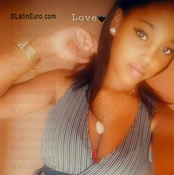 Date this hard body Dominican Republic girl Vale from Higuey DO56335