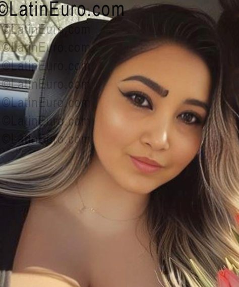 Date this exotic Colombia girl Jeniret from Bogota CO33729