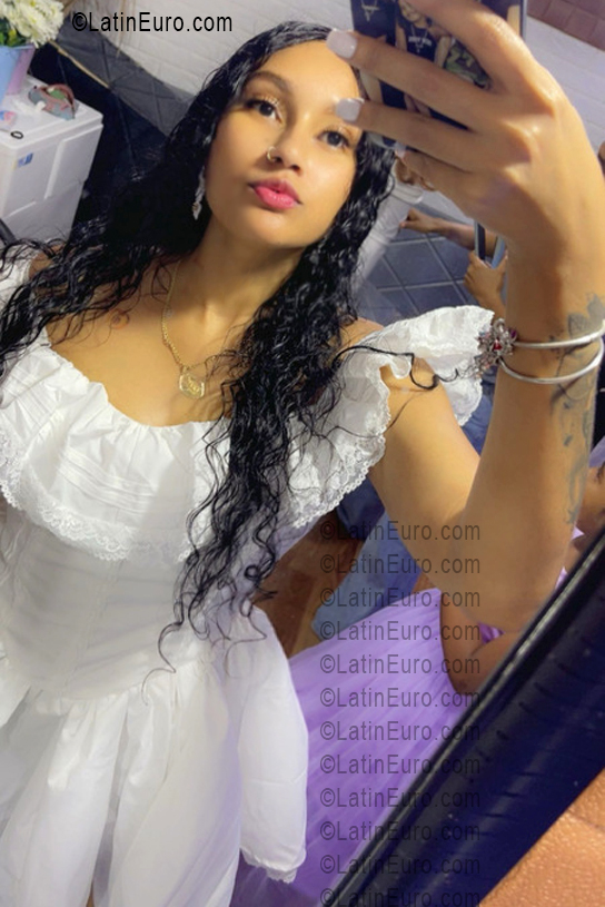 Date this voluptuous Dominican Republic girl Nefertari from San Cristobal DO56364