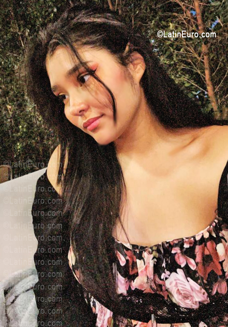 Date this hard body Ecuador girl Nicol from Quito EC1139