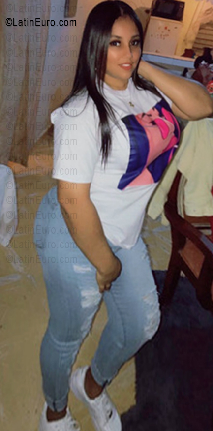 Date this beautiful Dominican Republic girl Yelenny from Santo Domingo DO56386