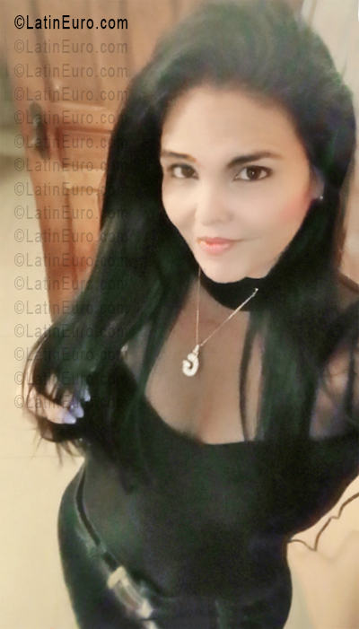 Date this athletic Venezuela girl Giulia from Maracay VE5665