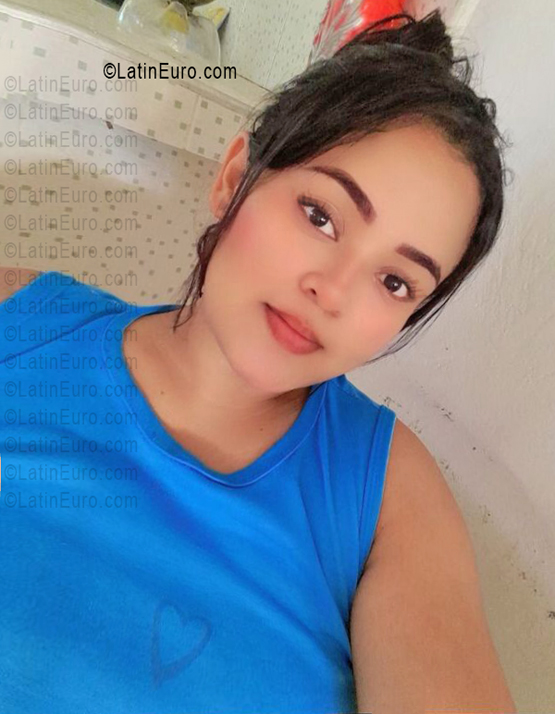 Date this pretty Colombia girl Dulce from Barranquilla CO33737