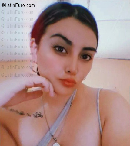 Date this attractive Argentina girl Nina from Buenos Aires AR1012