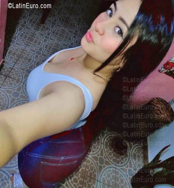 Date this pretty Venezuela girl Yosmar from Caracas VE5686