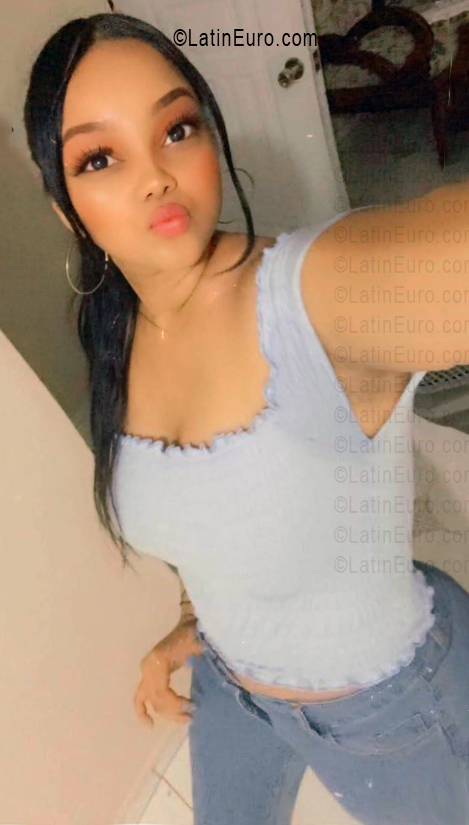 Date this gorgeous Dominican Republic girl Camila from Santo Domingo DO56451