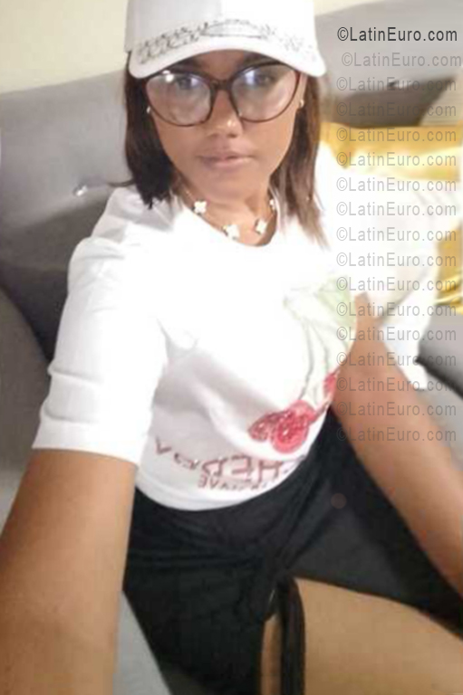 Date this sensual Dominican Republic girl Mary from Santo Domingo DO56469