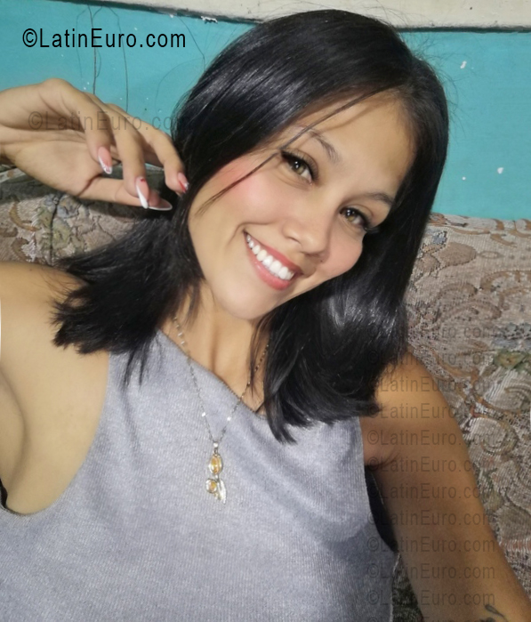 Date this attractive Venezuela girl Joselin from Caracas VE5697