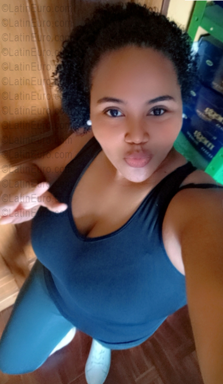 Date this voluptuous Venezuela girl Nairelis from Bolivar VE5700