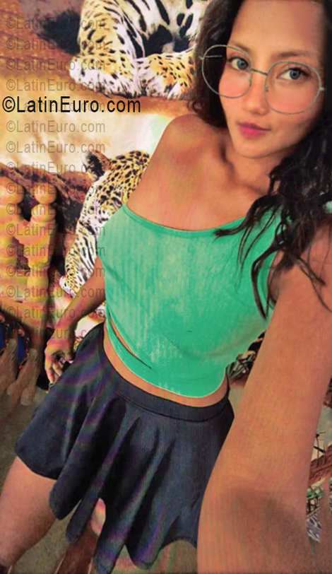 Date this good-looking Ecuador girl Valeria from Portoviejo EC1146