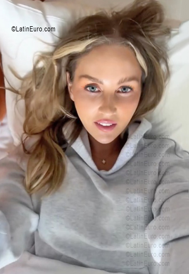 Date this good-looking Germany girl Marth from Frankfurt DE580