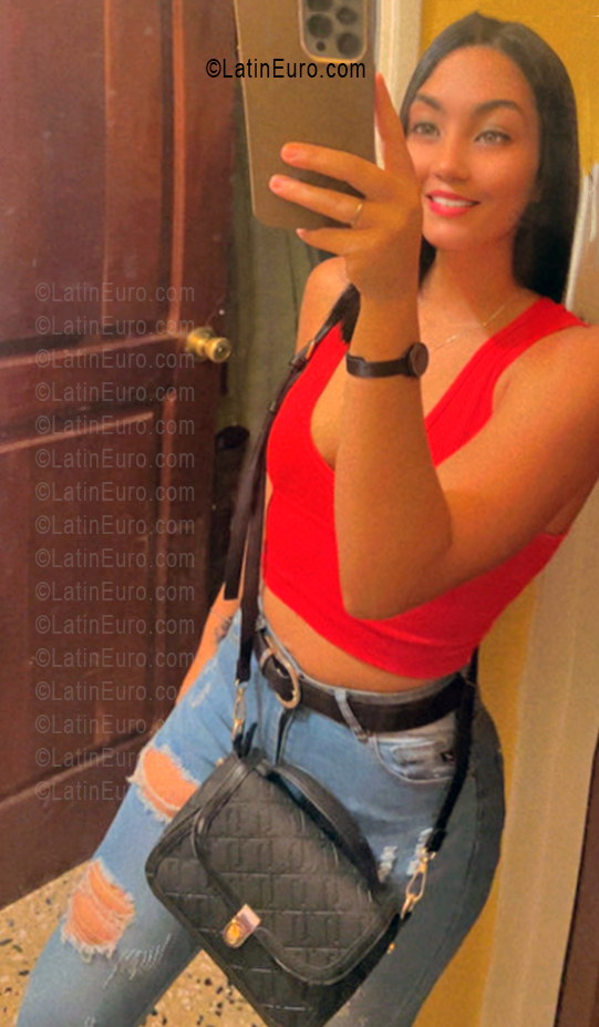 Date this stunning Dominican Republic girl Nicole from Santo Domingo DO56590