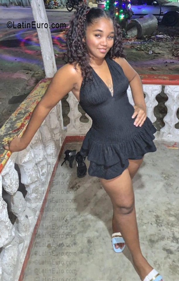 Date this sultry Dominican Republic girl Berta from Santo Domingo DO56604