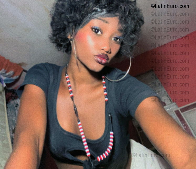 Date this attractive Dominican Republic girl Melany from Romana DO56623