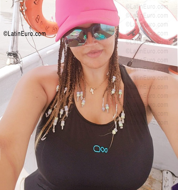 Date this pretty Colombia girl Jimena from Bogota CO33776