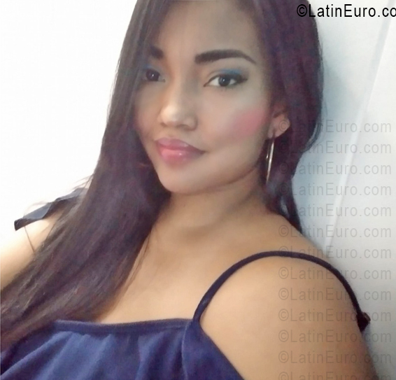 Date this voluptuous Colombia girl Desireth from Sabaneta CO33782