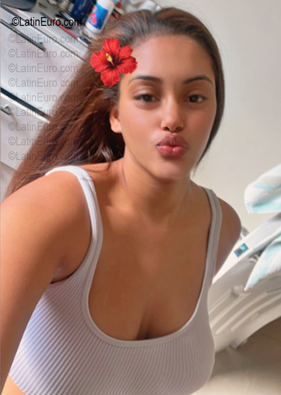 Date this voluptuous Dominican Republic girl Maria from Santo Domingo DO56724
