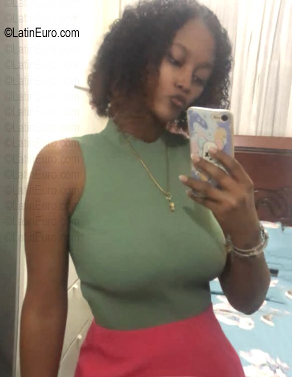 Date this beautiful Dominican Republic girl Laura Mara from Santo Domingo DO56746