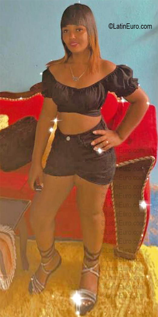 Date this happy Dominican Republic girl Delia from Santo Domingo DO56754