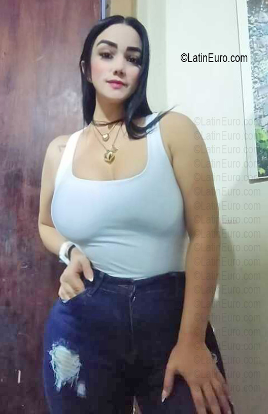 Date this athletic Venezuela girl Honey from Maracaibo VE5727