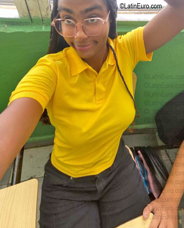 Date this funny Dominican Republic girl Luz from La Altagracia DO56780