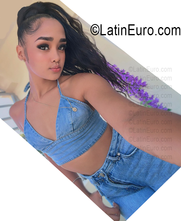Date this stunning Dominican Republic girl Julia from Santo Domingo DO56884
