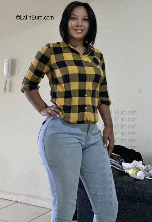 Date this gorgeous Dominican Republic girl Yaniris from Santiago DO56891