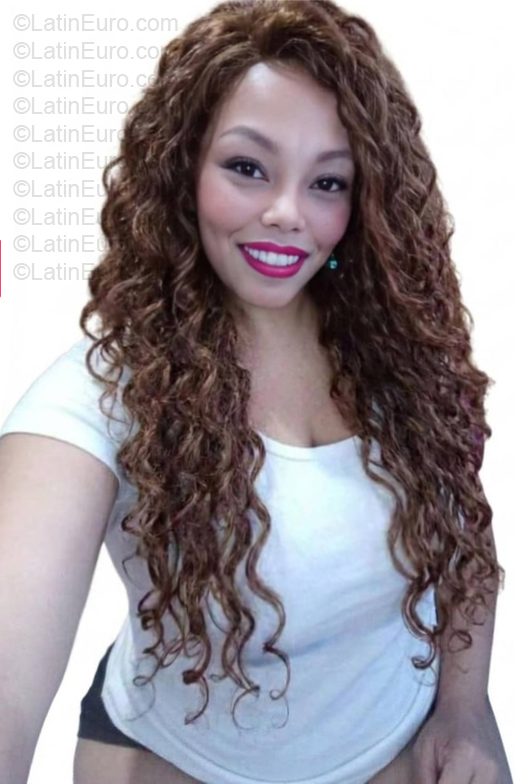 Date this attractive Venezuela girl Steycy from Caracas VE5746