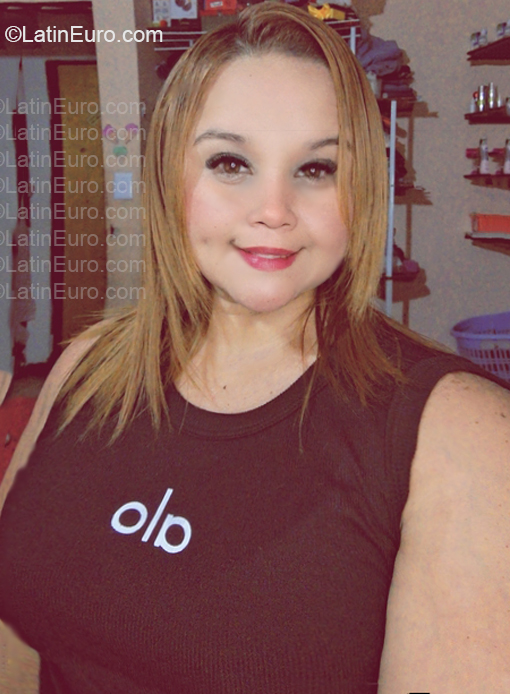 Date this pretty Venezuela girl Karina from Caracas VE5747