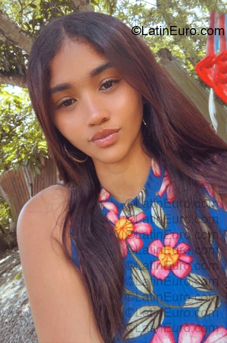 Date this stunning Dominican Republic girl Nicol from Santiago DO57068