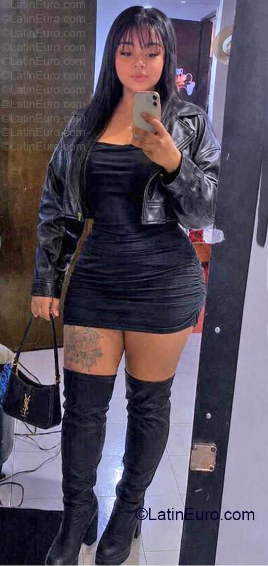 Date this lovely Colombia girl Alejanra from Bogota CO33890