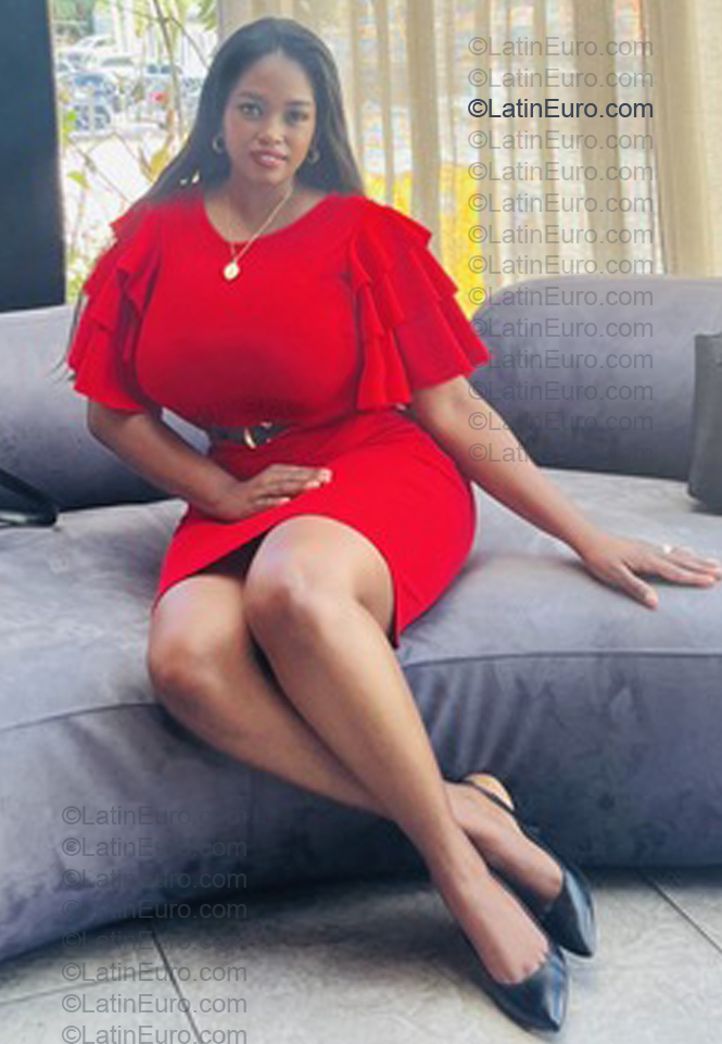 Date this foxy Dominican Republic girl Isabela from Santo Domingo DO57177