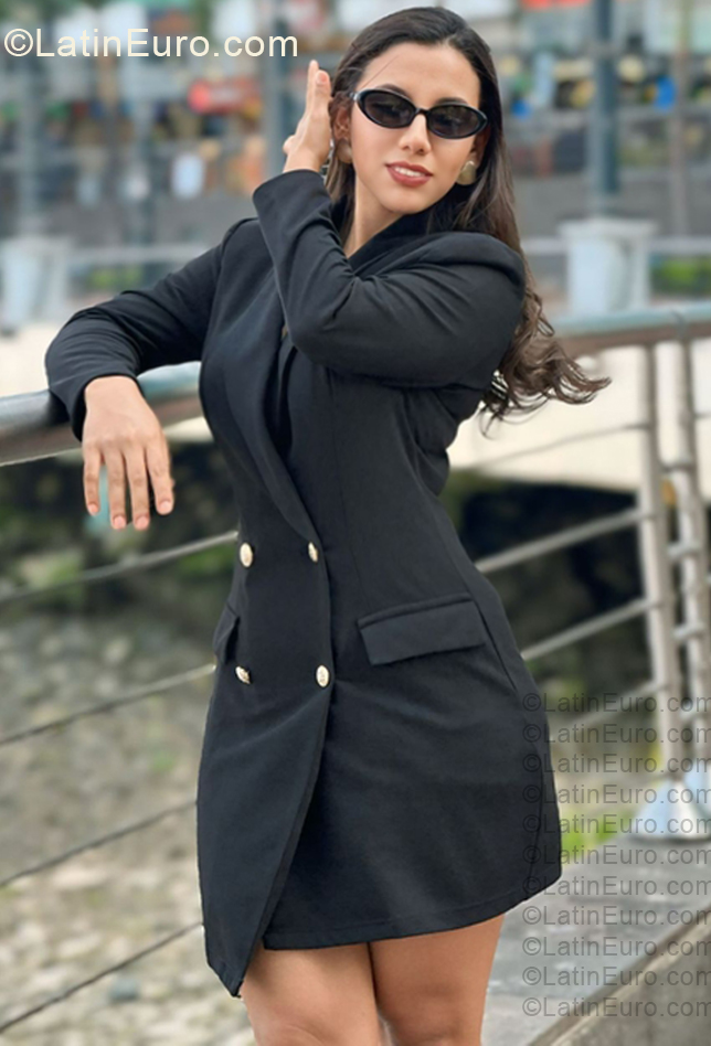 Date this hot Ecuador girl Lorena from Guayaquil EC1160