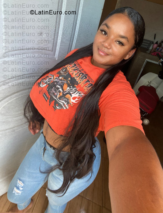Date this georgeous Dominican Republic girl Alondra from Santo Domingo DO57320