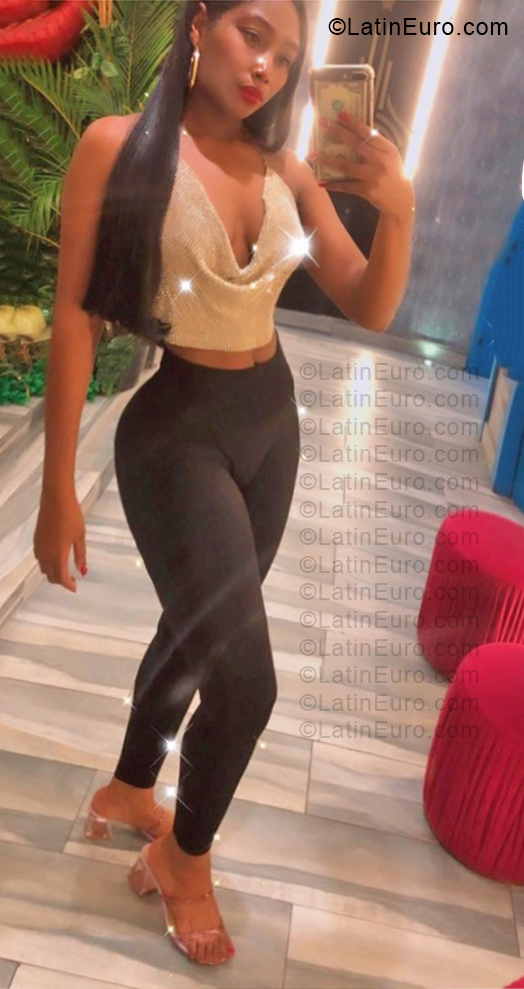 Date this exotic Dominican Republic girl Lesly from Santo Domingo DO57326