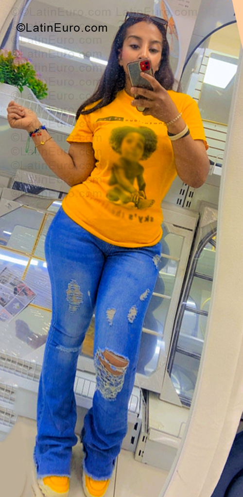 Date this cute Dominican Republic girl Yesenia from Santiago DO57330