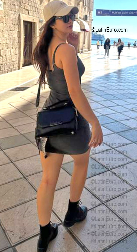 Date this charming Brazil girl Eve from Rio de Janeiro BR12479